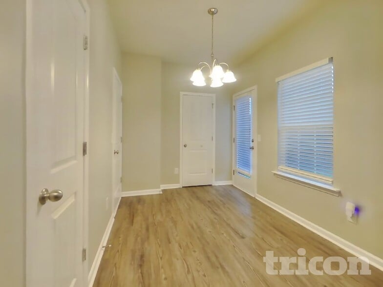 Building Photo - 86 Howard Ave