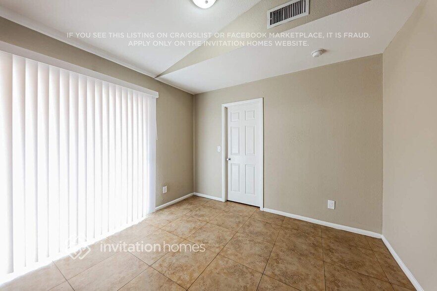 Building Photo - 3029 N Comanche Dr