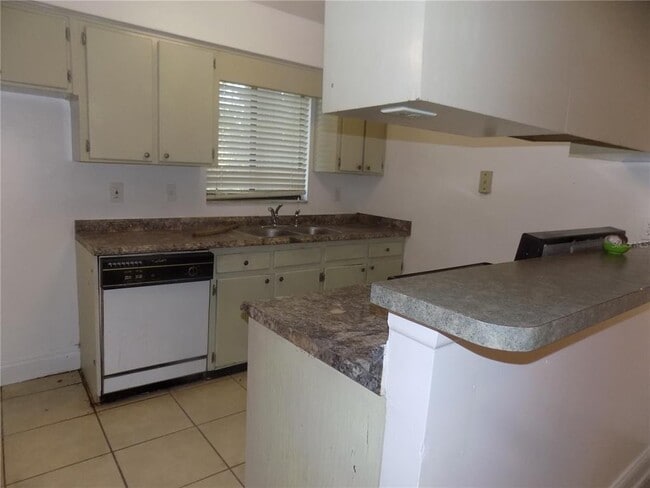 Building Photo - 713 SW 69th St