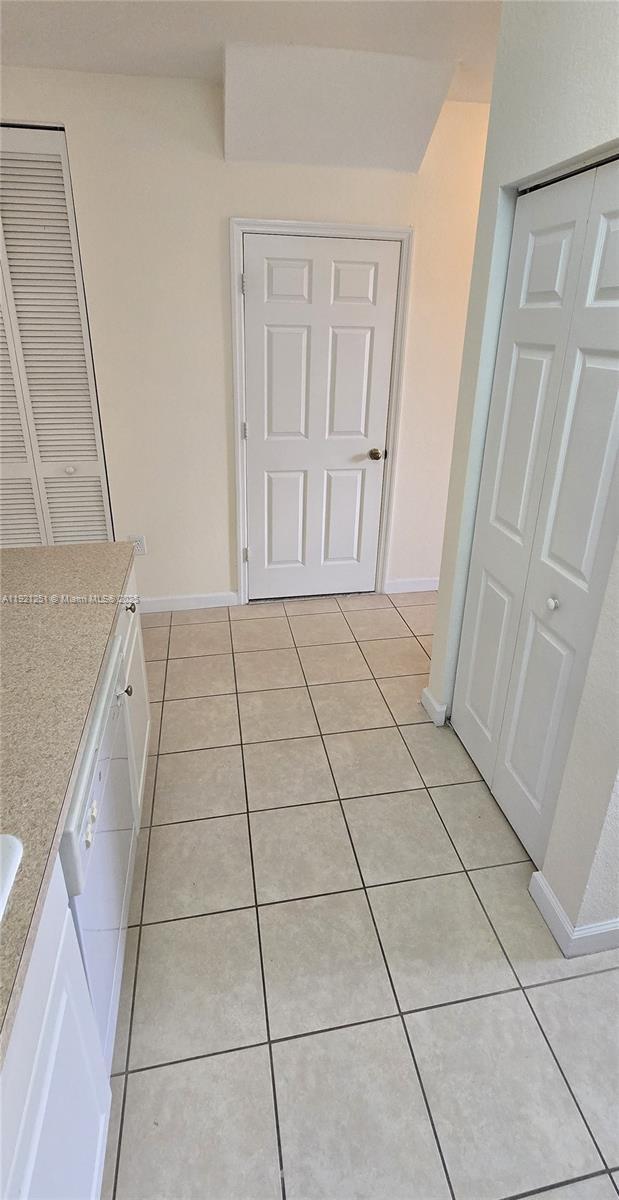 Building Photo - 3320 NE 13th Cir Dr