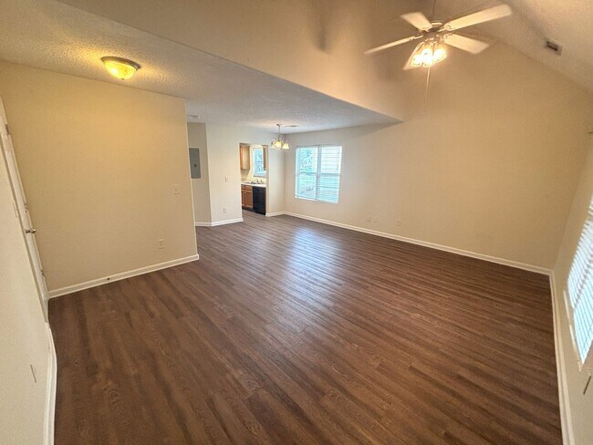 Building Photo - 3br house near Downtown
