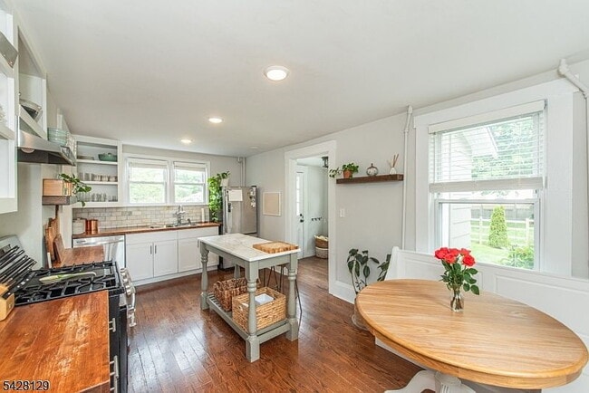 Building Photo - Single Family Home For Rent
