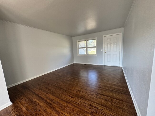 Building Photo - 3 Bedroom 1 Bath Home