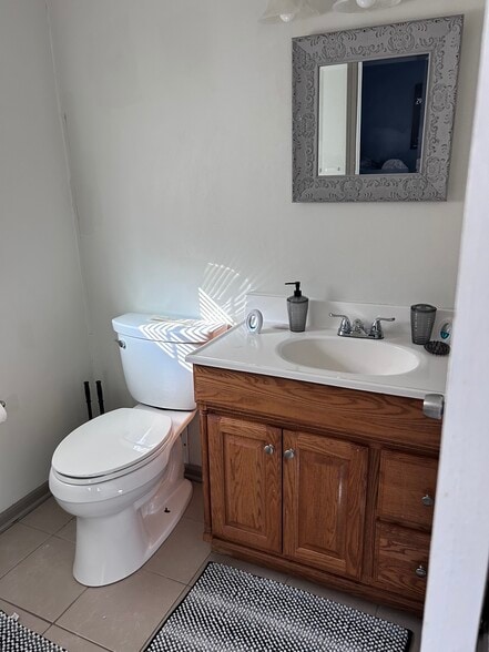 Building Photo - 1205 N Parker St