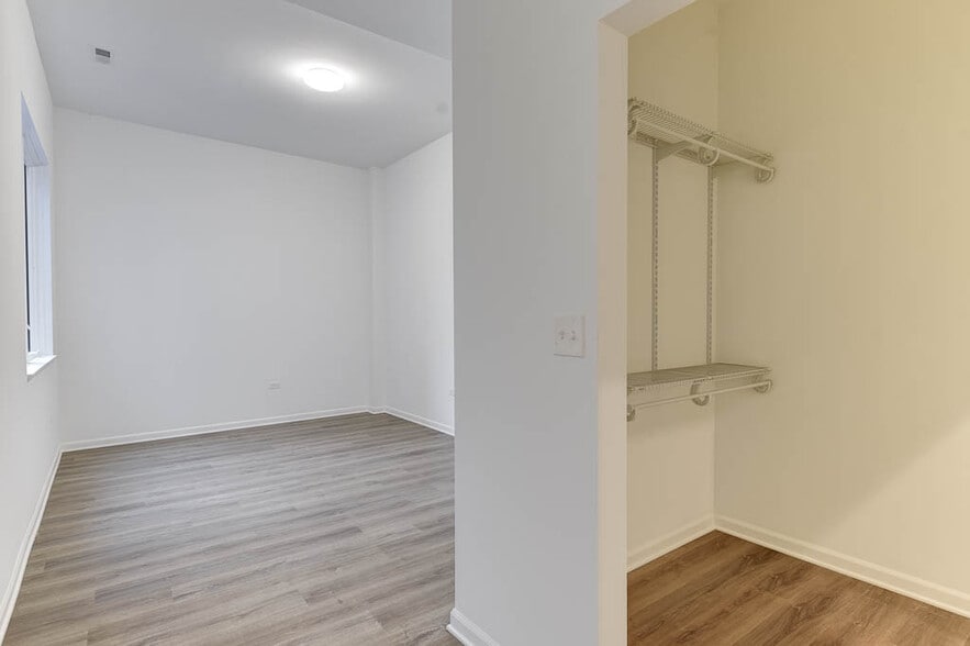 Building Photo - 100 E 14th St