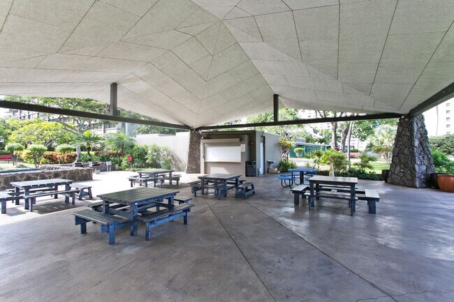 Building Photo - Kukui Plaza #D1905 - Downtown Convenience ...