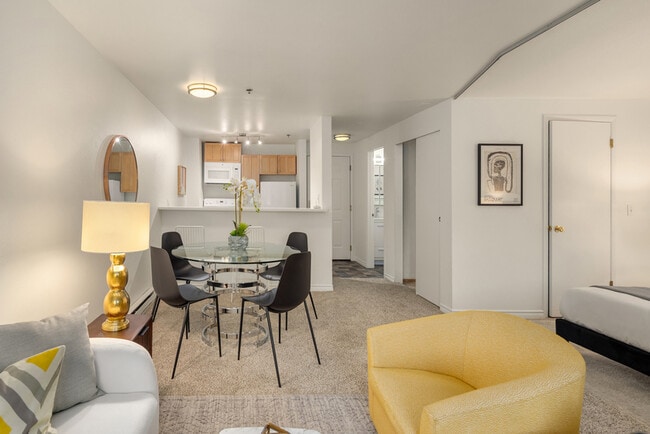 Building Photo - 1616 Summit Ave