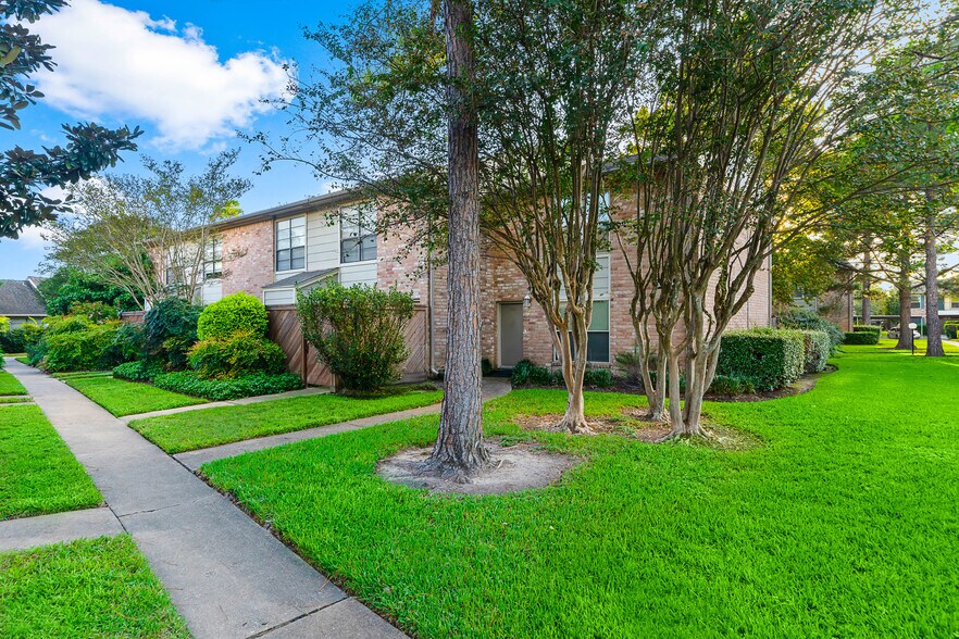 Community - 8801 Hammerly Blvd