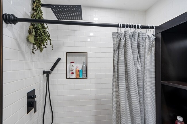 Building Photo - 1041 Stonewall Ln