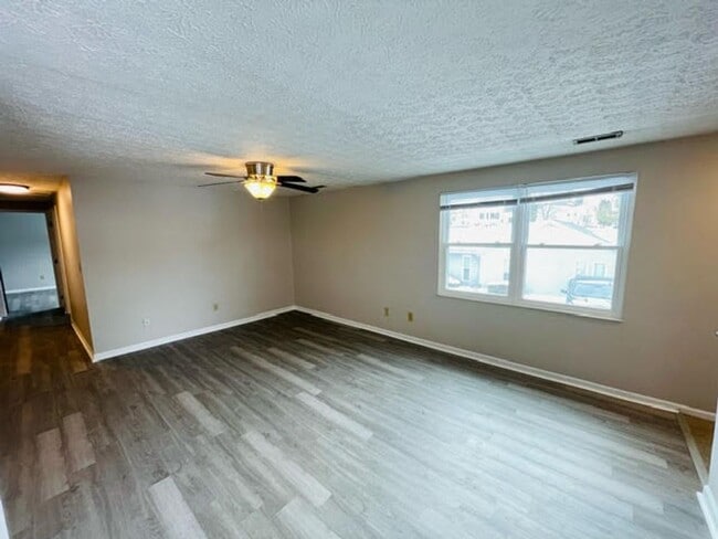 Building Photo - 4229 Briarwood Dr