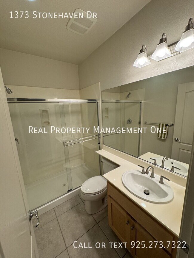 Building Photo - 1373 Stonehaven Dr