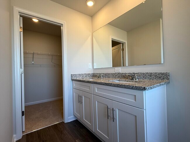 Building Photo - 935 Raghorn Rd