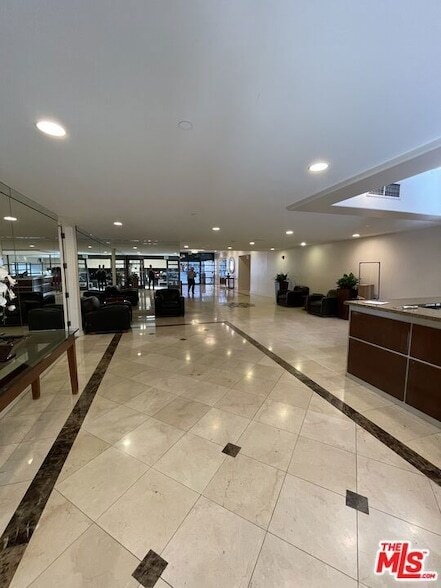 Building Photo - 600 W 9th St