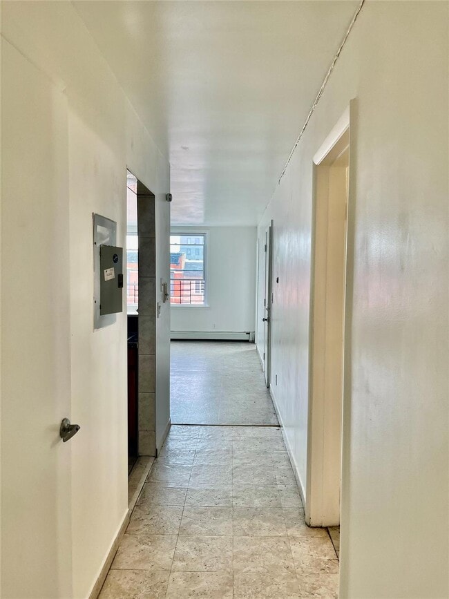 Building Photo - 448 E 141st St