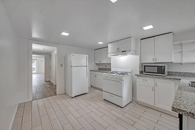 Building Photo - 12th Ave 1340-1342