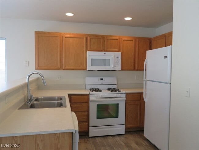 Building Photo - 954 Coronado Peak Ave
