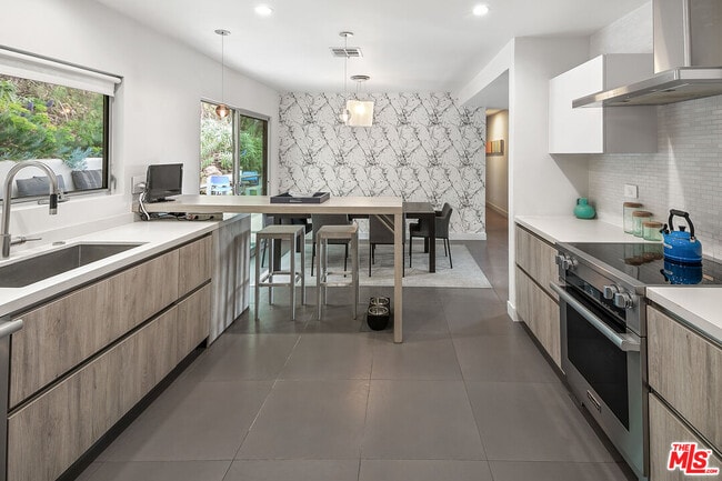 Building Photo - 3362 Coy Dr