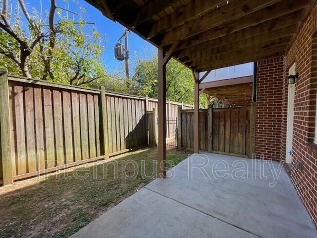 Building Photo - 1295 Lullwater Park Cir