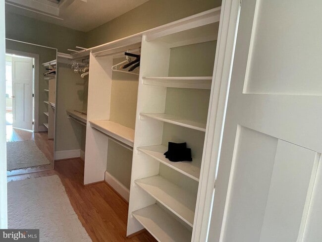 Building Photo - 19 Sunset Dr