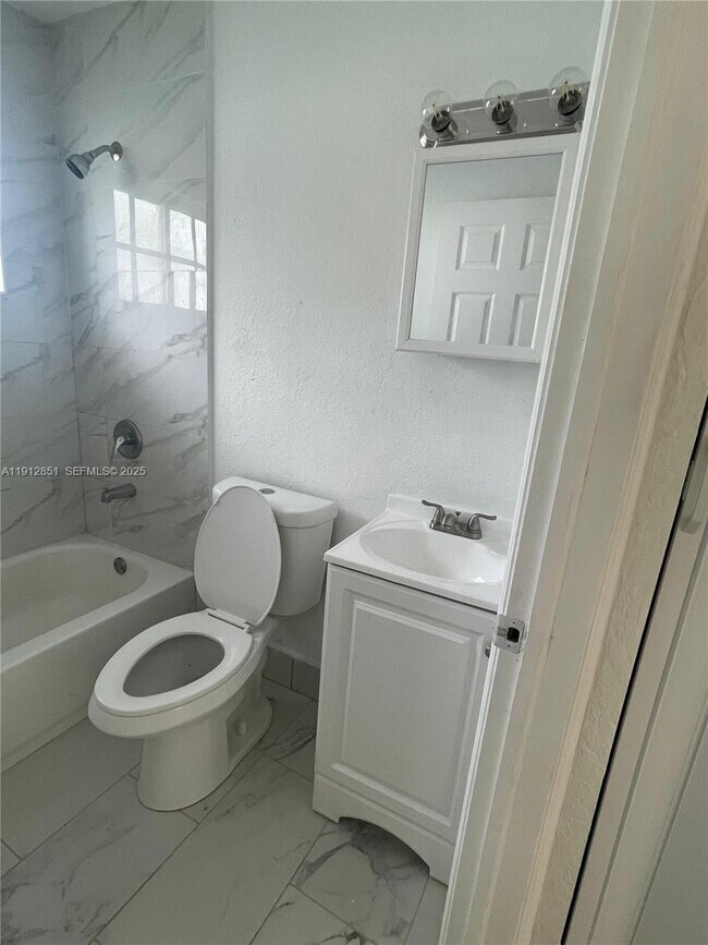 Building Photo - 5511 SW 20th St