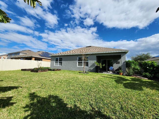 Building Photo - Beautifully 4-Bedroom, 2-Bath house in Lak...