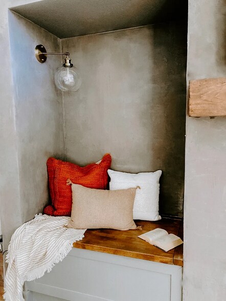 Building Photo - 14343 E 1st Dr