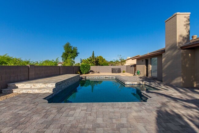 Building Photo - Central & Thunderbird 3 bdrm 2 bath Home w...