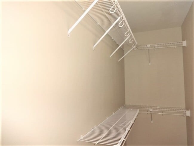 Building Photo - 2207 Shady Pine Dr