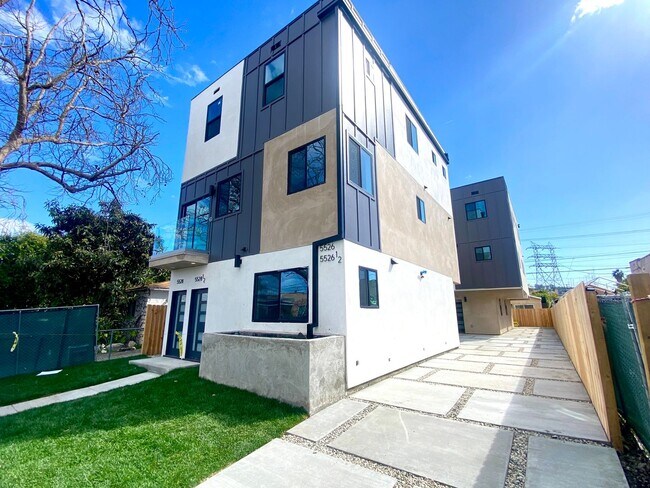 Building Photo - 5526 Blackwelder St
