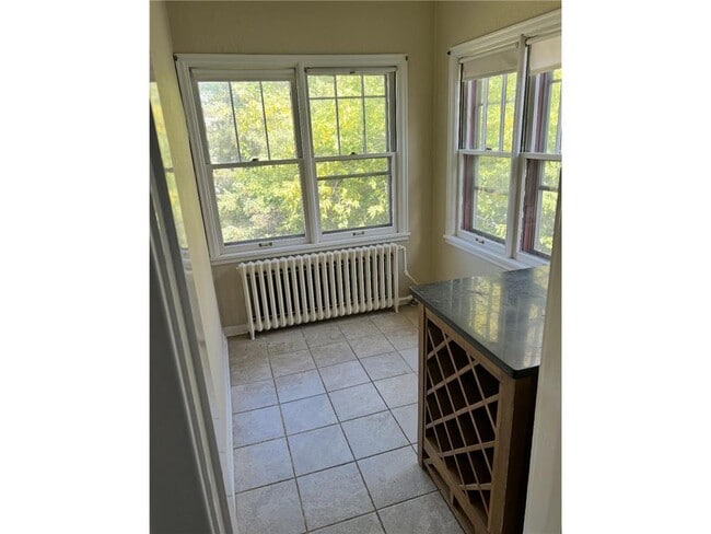 Building Photo - 989 Lincoln Ave