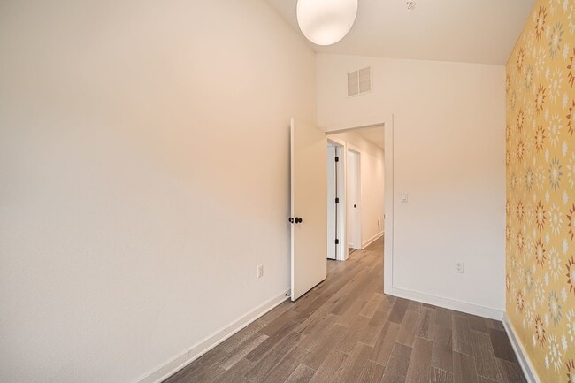 Building Photo - 1931 E 38th 1/2 St