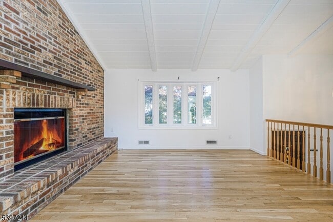 Building Photo - 17 Throckmorton Ln