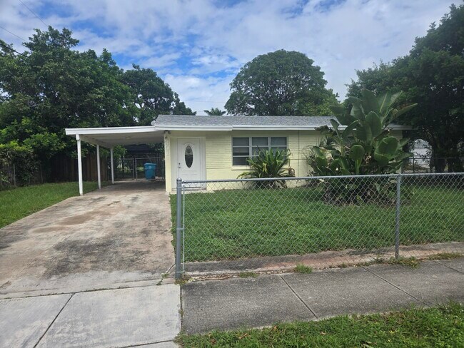 Primary Photo - 301 NW 16th Ct