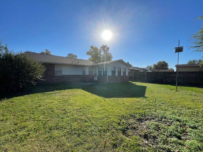 Building Photo - Beautifully Maintained Single-Level Home