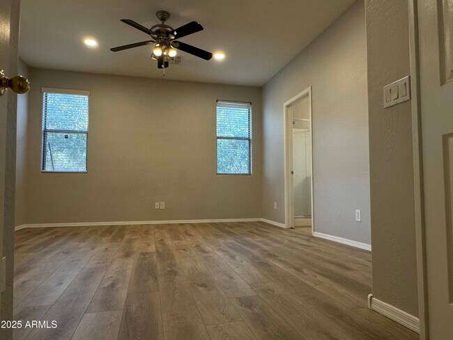 Building Photo - 1376 E Mia Ln