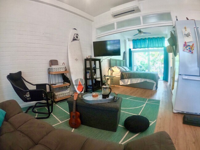 Primary Photo - 1020 Green St