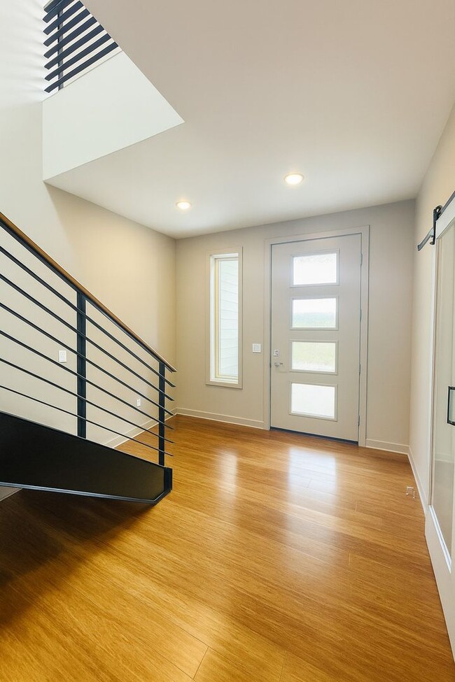 Building Photo - 4bd/2.75ba Renton House