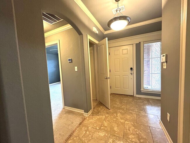 Building Photo - Stunning West Fayetteville Single Family Home