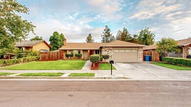 Building Photo - Meticulously Maintained Four Bedroom Singl...