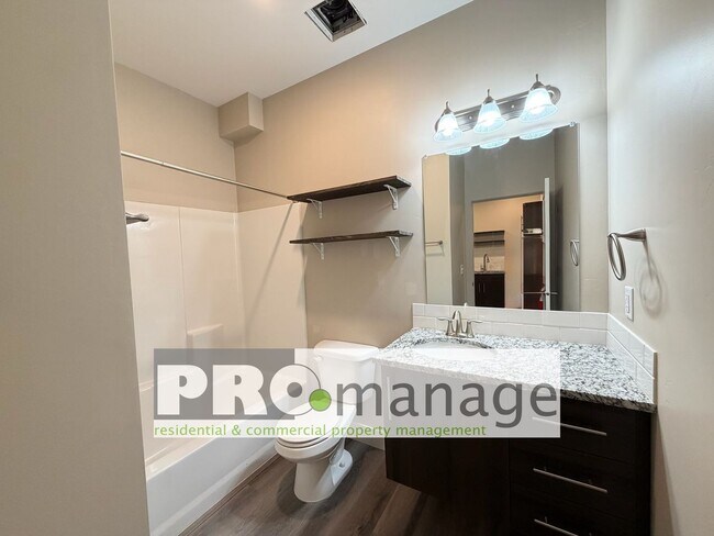 Building Photo - 2 Bd/1ba Upper-Level Apartment – Central Rexburg Location