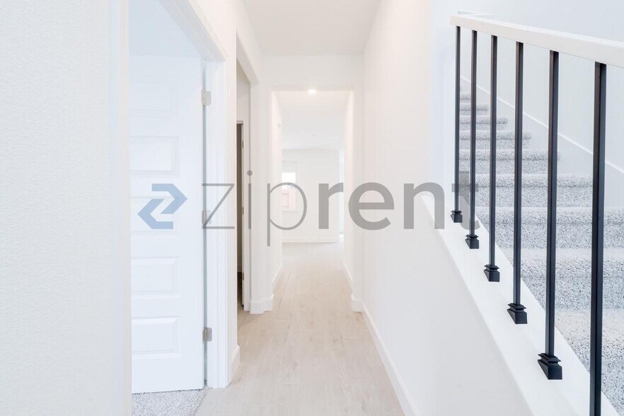 Building Photo - Unit