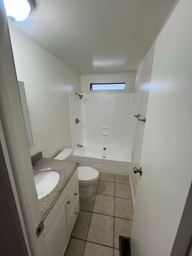 Building Photo - Spacious 4-Bed, 2-Bath Home in Whittier