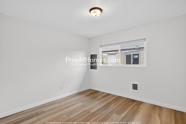 Building Photo - Updated Two Bedroom Unit with St Johns Views!
