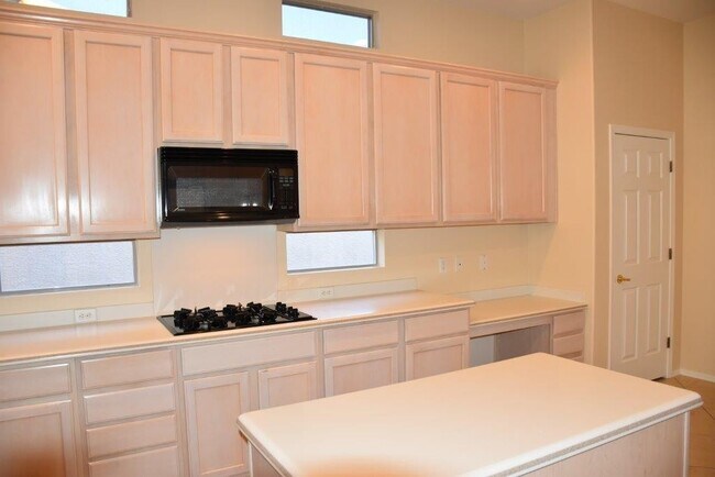 Building Photo - 2057 King Mesa Dr