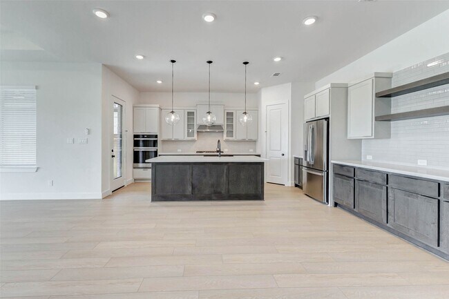 Building Photo - 1322 Village Falls Drive