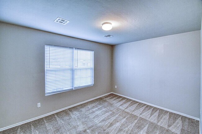 Building Photo - 1325 Quartz Pl