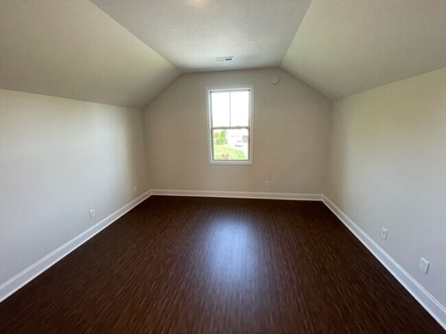 Building Photo - Vonore 37885 - 4 bedroom, 3 bath in Tellico Village - Contact Ed Johnson 865-924-5045