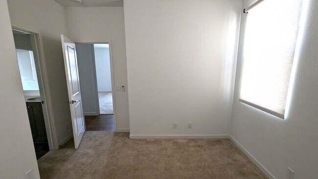 Building Photo - 7449 Channel View St