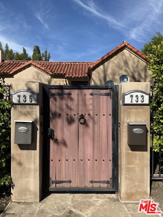 Building Photo - 735 S Citrus Ave