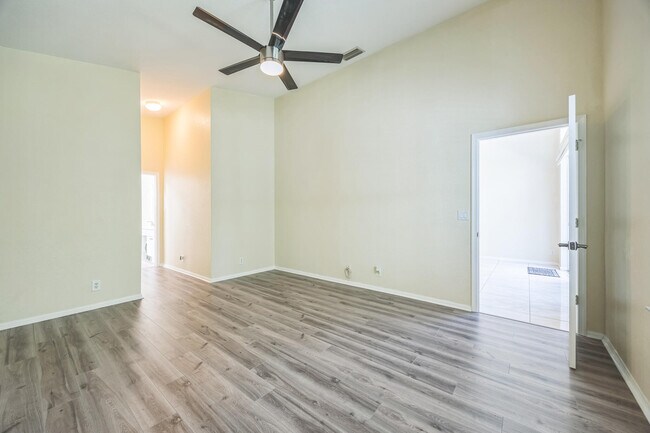 Building Photo - 5780 Saddle Trail Ln